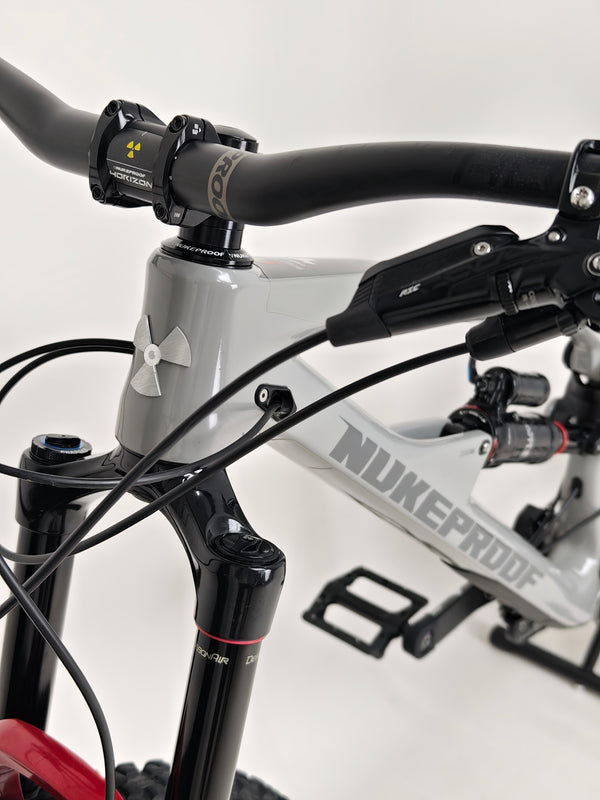 Nukeproof Mega 275 RS X01 Eagle CARBON / M-L / RRP: £5,299.99 / Very Good Condition