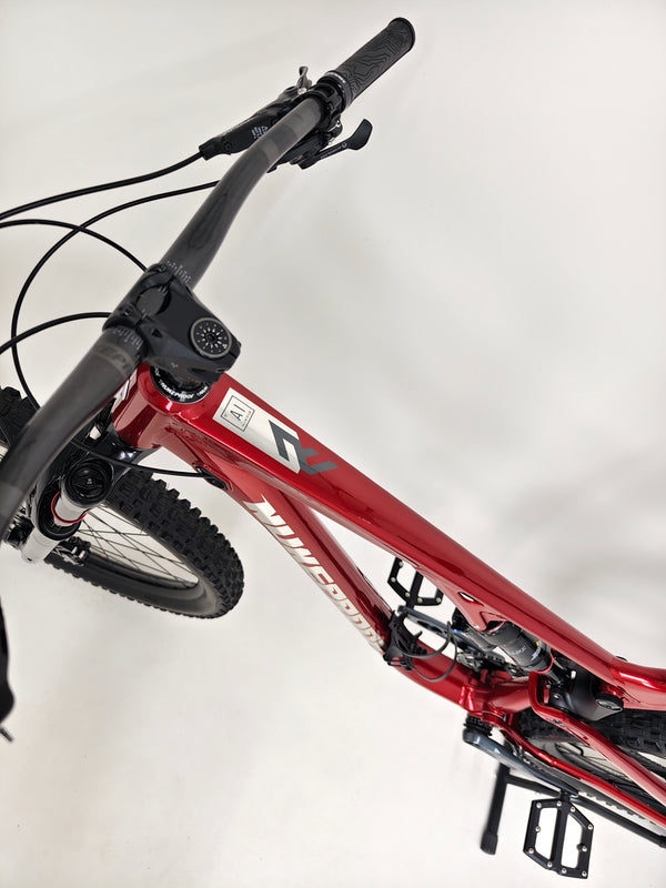 Top view of the handlebar and controls of the Nukeproof Reactor 290 PRO 2023 at eMado Bikes.