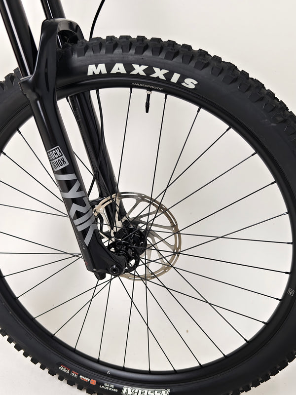 Detailed top-down view of the Nukeproof Reactor 290 PRO 2023 handlebars at eMado Bikes.