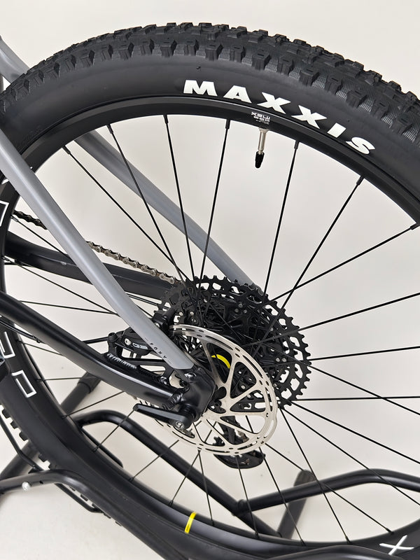 Mondraker Foxy 29 2023 / LARGE / RRP: £3,899.00 / Excellent Condition