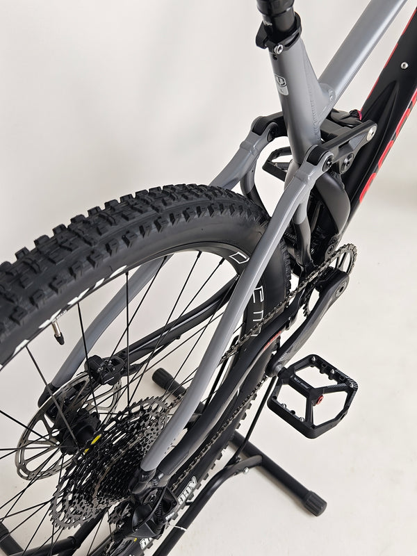 Mondraker Foxy 29 2023 / LARGE / RRP: £3,899.00 / Excellent Condition