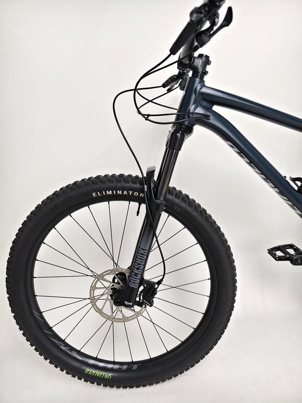 Frame detail showcasing the geometry on the Specialized Fuse Sport 27.5 2024 in Excellent Condition at eMado Bikes.