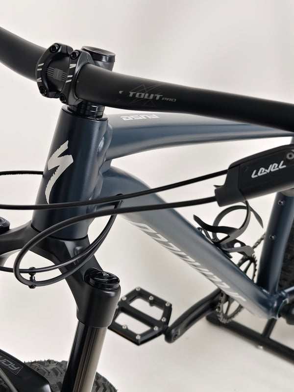 Pedal and chainstay close-up of Specialized Fuse Sport 27.5 2024 in Excellent Condition at eMado Bikes.