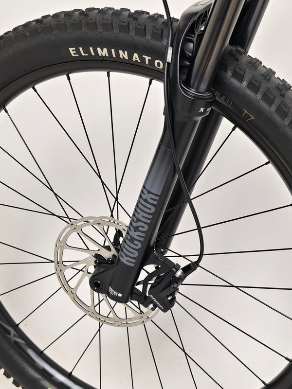 Top view of the Specialized Fuse Sport 27.5 2024 in Excellent Condition at eMado Bikes, highlighting frame symmetry.