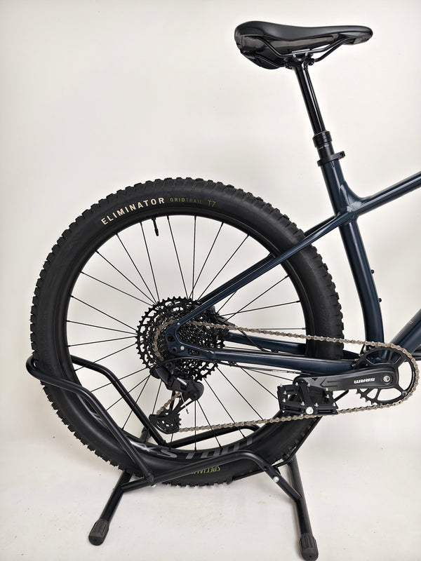 Close-up of the bike head tube and fork attachment on Specialized Fuse Sport 27.5 2024 in Excellent Condition at eMado Bikes.