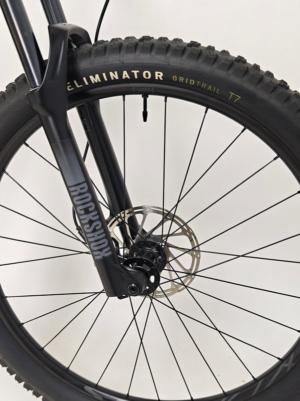 View showcasing the geometry and frame angles on the Specialized Fuse Sport 27.5 2024 in Excellent Condition at eMado Bikes.