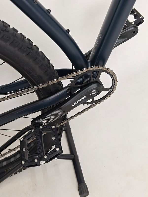 Close-up of the cassette and derailleur on Specialized Fuse Sport 27.5 2024 in Excellent Condition at eMado Bikes.
