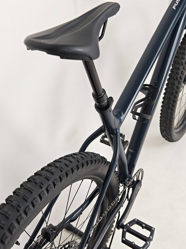 Side approach showcasing the seat post mechanism on the Specialized Fuse Sport 27.5 2024 in Excellent Condition at eMado Bikes.