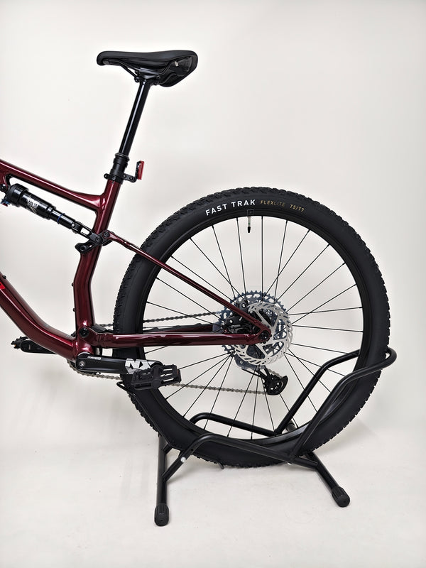 Image showing the bike’s full profile from the side, focusing on the Specialized Chisel 2025 Never Used Bike.