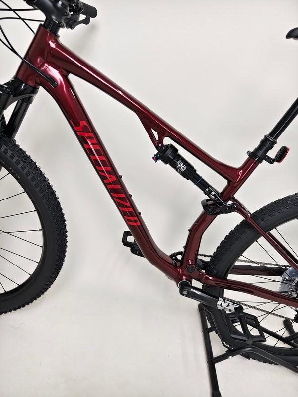 Detailed look at the frame of the Specialized Chisel 2025 Never Used Bike, highlighting the Hydroformed tubes and unique design.