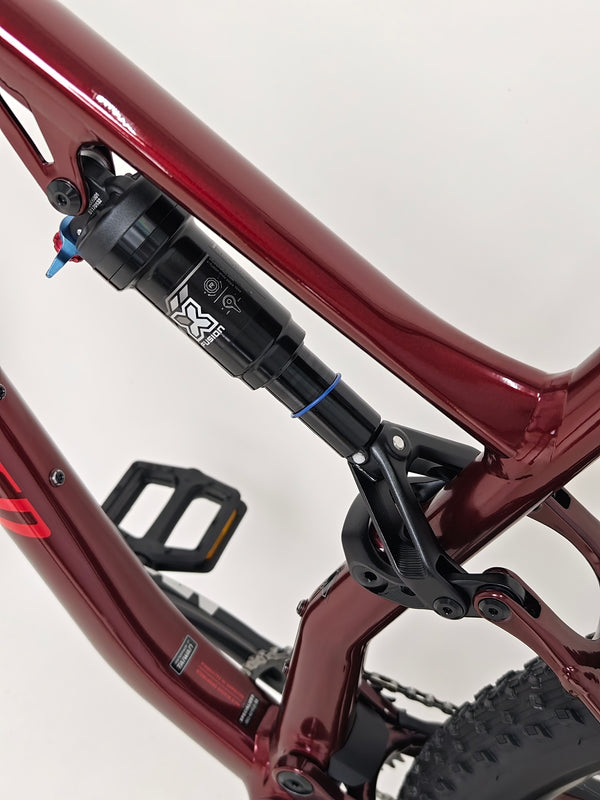 Detailed shot of the bike's drivetrain components on the Specialized Chisel 2025 Never Used Bike, emphasizing technology.