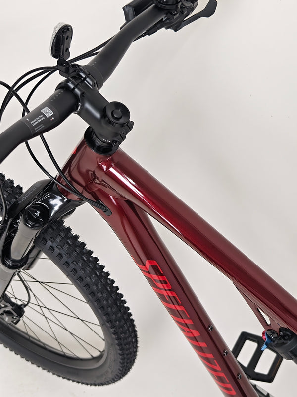 Image of the frame's detailing and colour on the Specialized Chisel 2025 Never Used Bike, focusing on its finish.