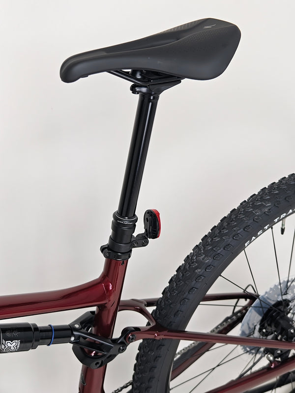 Close-up of the bike's rear end of the Specialized Chisel 2025 Never Used Bike, featuring the SRAM components and disc brakes.