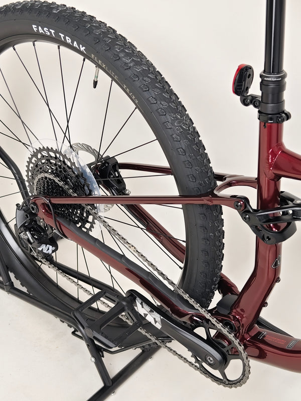 Detailed close-up of the handlebars and controls on the Specialized Chisel 2025 Never Used Bike, highlighting ergonomic design.