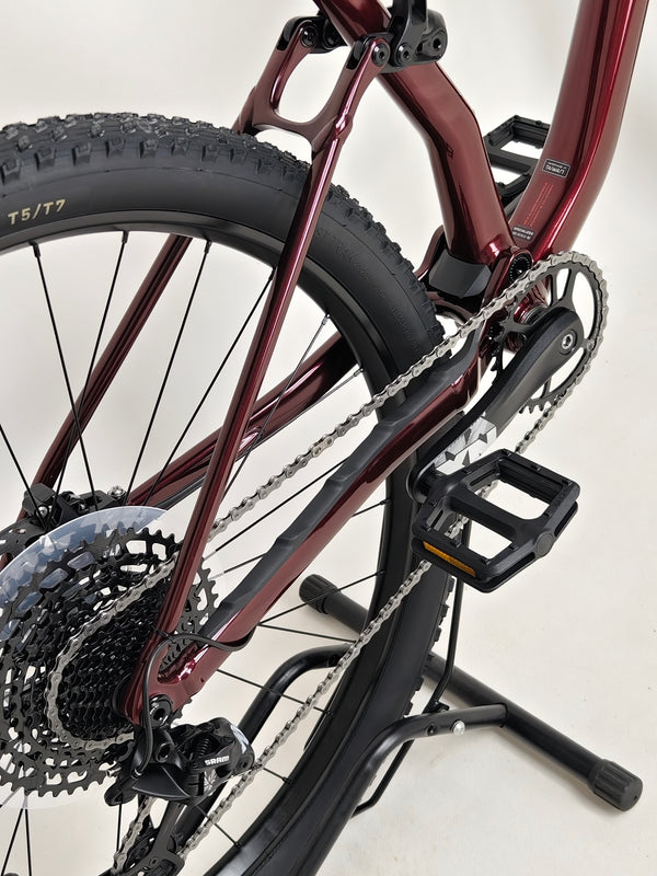 Side perspective of the Specialized Chisel 2025 Never Used Bike, focusing on its attractive design and key features.