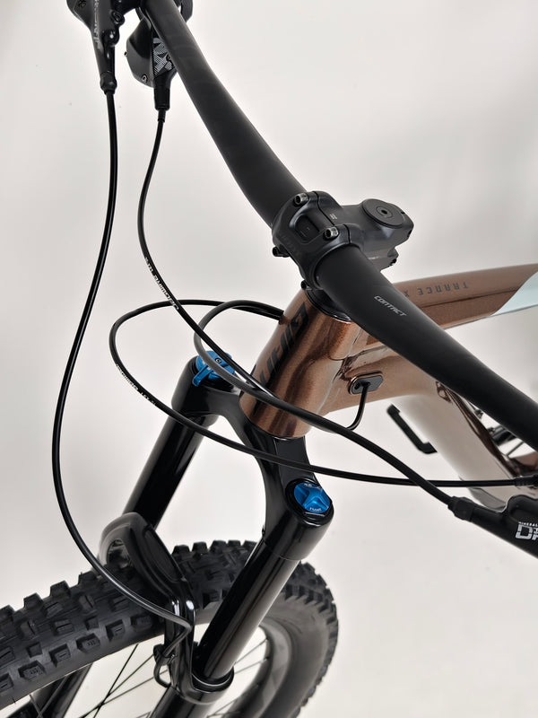 Image of the rear triangle of Giant Trance X 2 2023 mountain bike, showcasing its geometrical shapes.