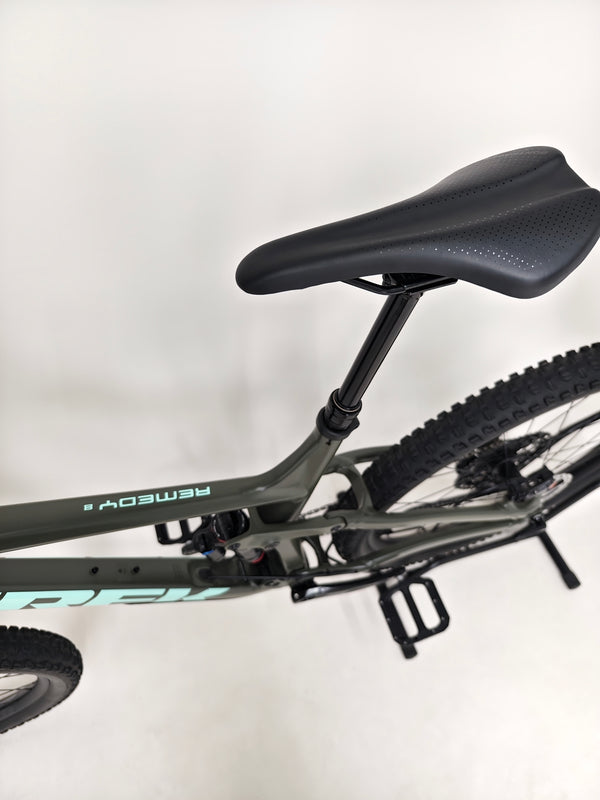 Trek Remedy 8 2023 / LARGE / RRP: £3,450.00 / Very Good Condition