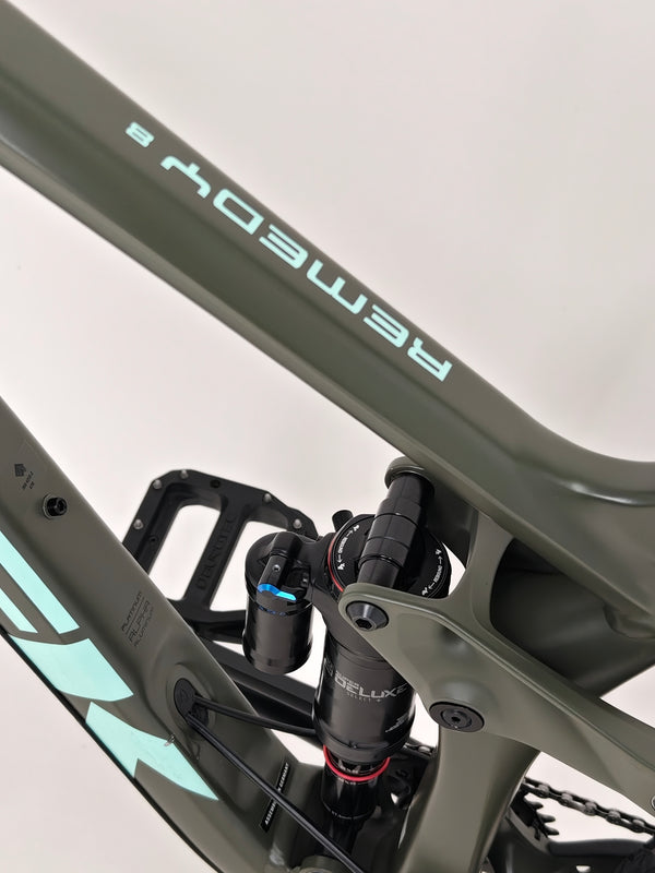 Trek Remedy 8 2023 / LARGE / RRP: £3,450.00 / Very Good Condition