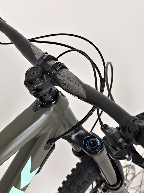 Trek Remedy 8 2023 / LARGE / RRP: £3,450.00 / Very Good Condition