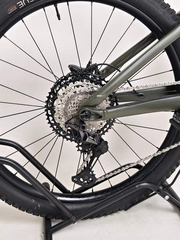 Trek Remedy 8 2023 / LARGE / RRP: £3,450.00 / Very Good Condition