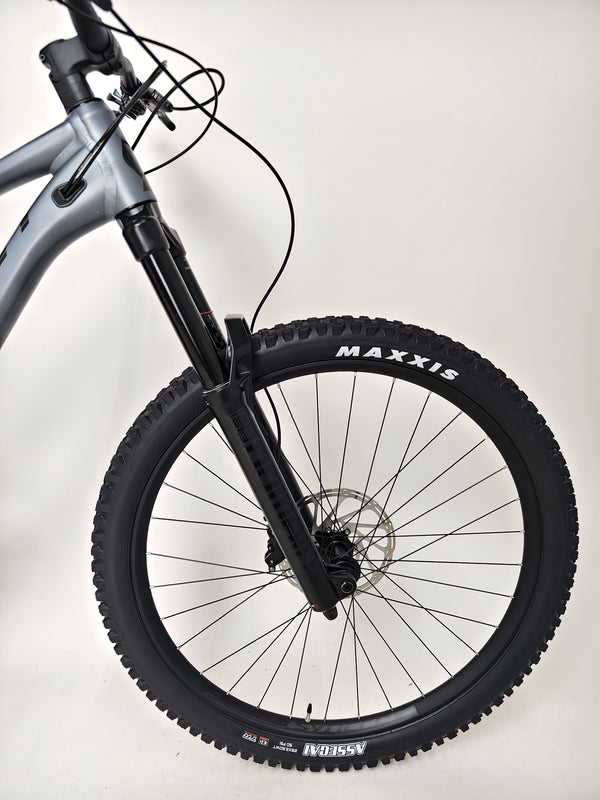 Scott Ransom 930 2023 Enduro Bike in Excellent Condition, close-up of the frame's design and colour.