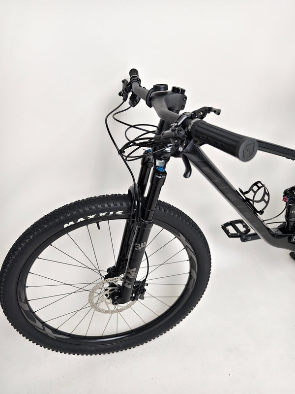 Giant Anthem Advanced Pro 29 2 2023 CARBON/ MEDIUM / RRP: £ £4,999.00 / Very Good Condition