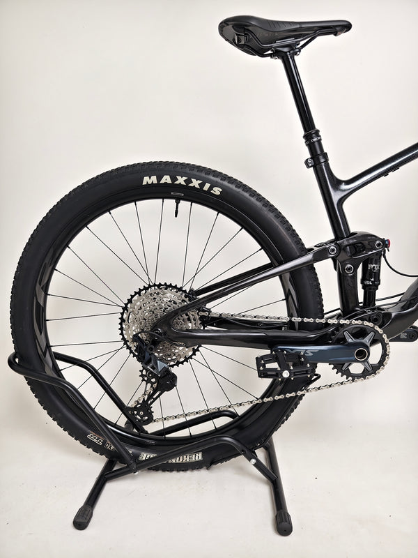 Giant Anthem Advanced Pro 29 2 2023 CARBON/ MEDIUM / RRP: £ £4,999.00 / Very Good Condition