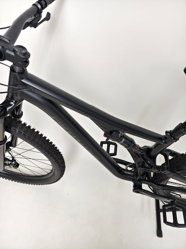 Specialized Stumpjumper Alloy 2023/ MEDIUM / UPGRADED / RRP: £2,250.00 / Excellent