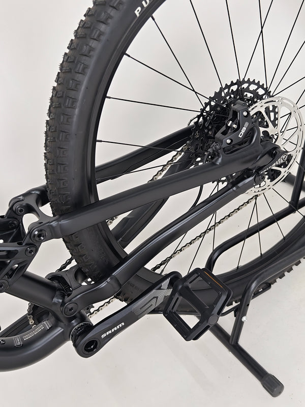 Specialized Stumpjumper Alloy 2023/ MEDIUM / UPGRADED / RRP: £2,250.00 / Excellent