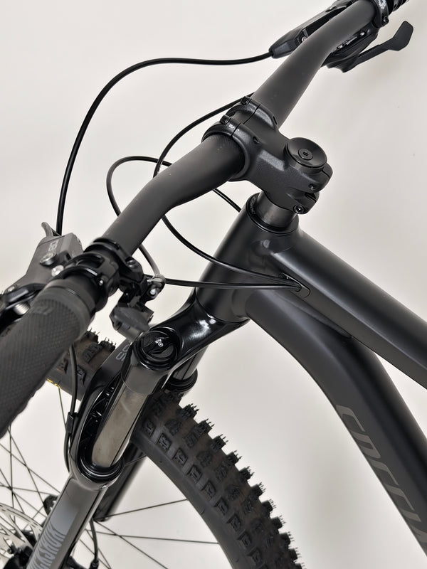 Specialized Stumpjumper Alloy 2023/ MEDIUM / UPGRADED / RRP: £2,250.00 / Excellent