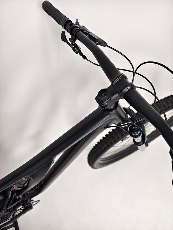 Specialized Stumpjumper Alloy 2023/ MEDIUM / UPGRADED / RRP: £2,250.00 / Excellent