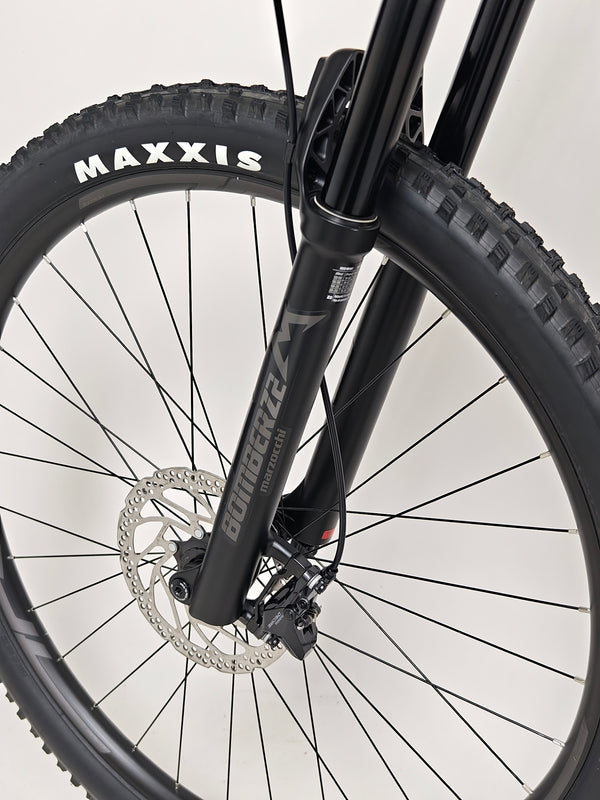 Image highlighting the rear suspension detail of the Merida One-Twenty 600 29 2023 mountain bike.