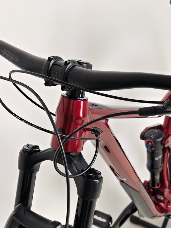 Vertical view of the Merida One-Twenty 600 29 2023 mountain bike's rear tire profile.