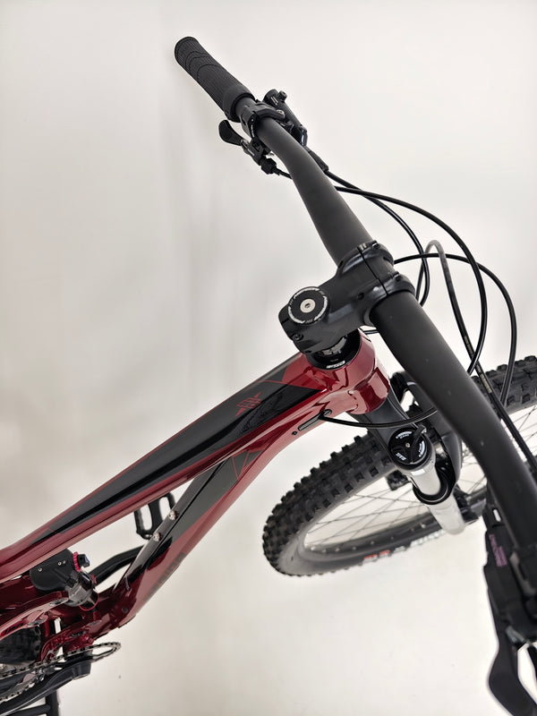 Close view of the Merida One-Twenty 600 29 2023 bike's lower frame joint structure.