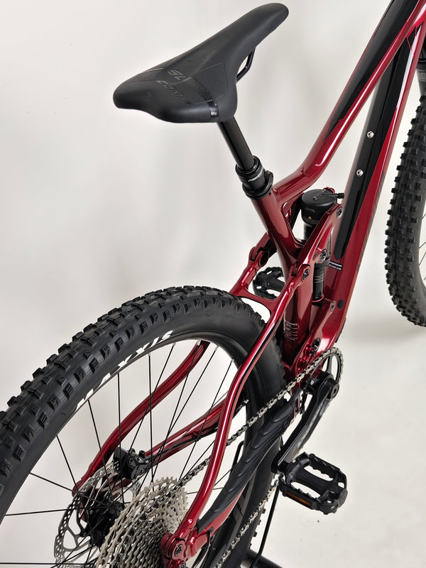 Detailed image of the seat post on the Merida One-Twenty 600 29 2023 mountain bike.