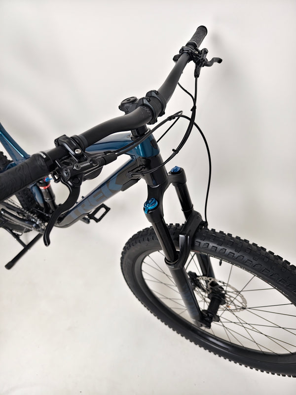 Close-up of Trek Fuel EX 8 XT 2022's Shimano XT cassette, emphasizing its 12-speed gearing range.