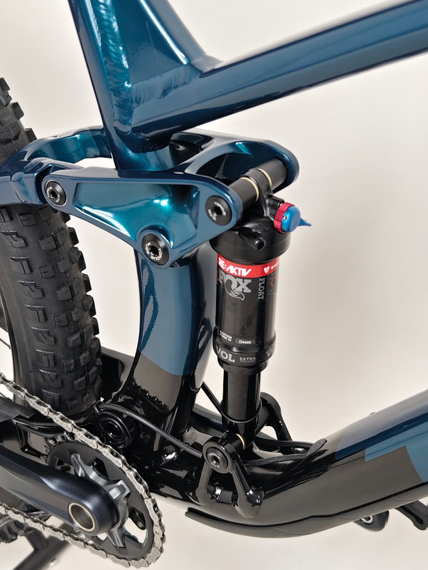 Trek Fuel EX 8 XT 2022 model year and specifications highlighted in very good condition for mountain biking.