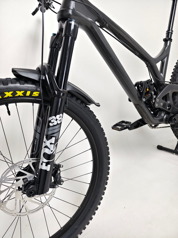 Evil Insurgent LS 27.5 Carbon bike featuring the BikeYoke Revive Dropper Post, perfect for enduro riding.