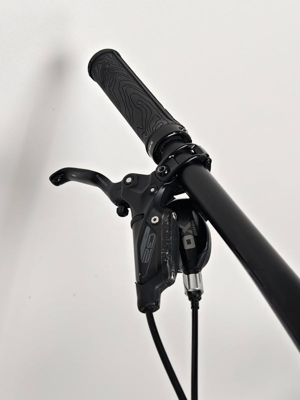 Evil Insurgent LS 27.5 Carbon bike with an attractive backdrop, emphasizing outdoor lifestyle.