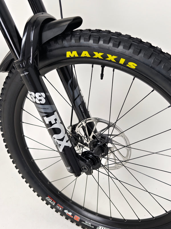 Outdoor image of the Evil Insurgent LS 27.5 Carbon bike ready for an adventurous ride.