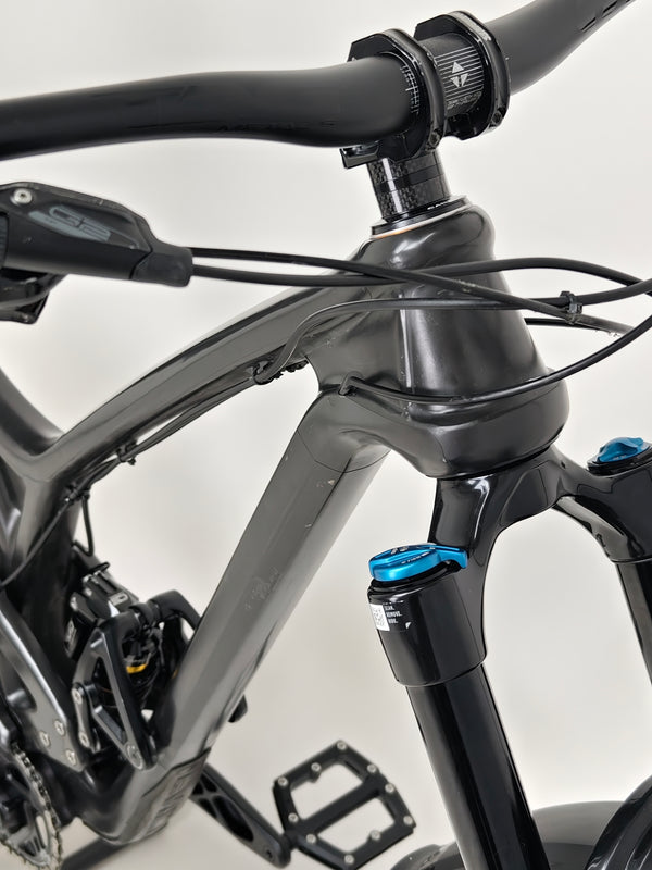 Evil Insurgent LS 27.5 Carbon bike with a focus on frame and suspension parts.