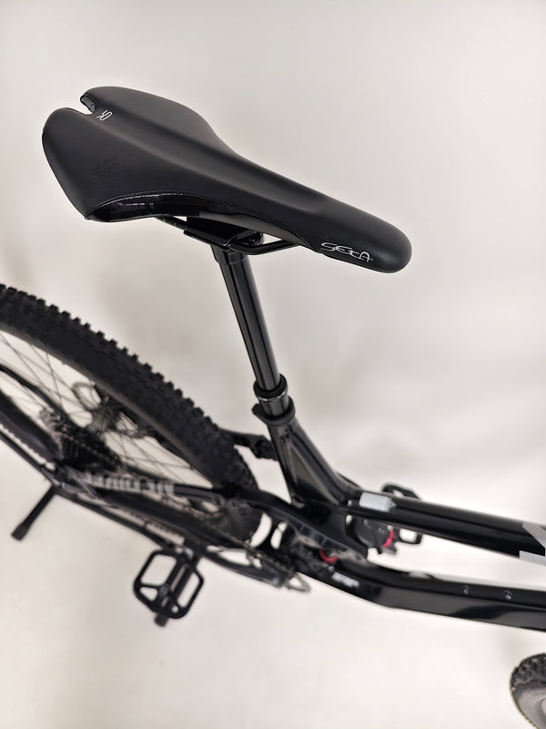 NS Bikes Define AL 130 2 2023 - View of the saddle and dropper post highlighting comfort and performance from NS Bikes.