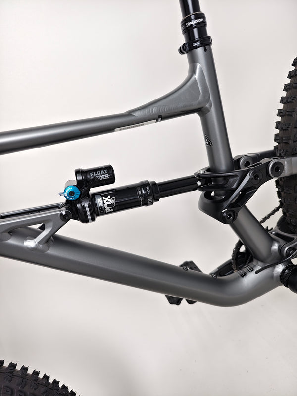 Specialized Status 160/ LARGE (S4) / RRP: £2,900.00 / Excellent Condition