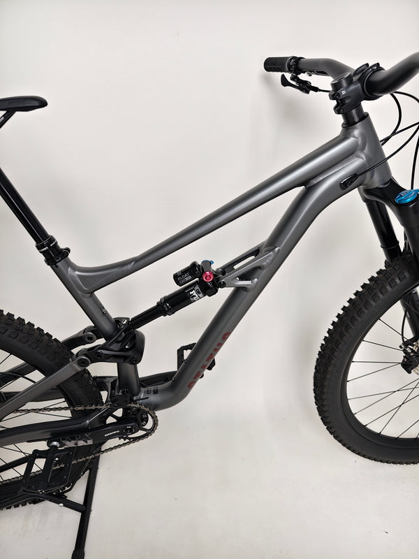 Specialized Status 160/ LARGE (S4) / RRP: £2,900.00 / Excellent Condition