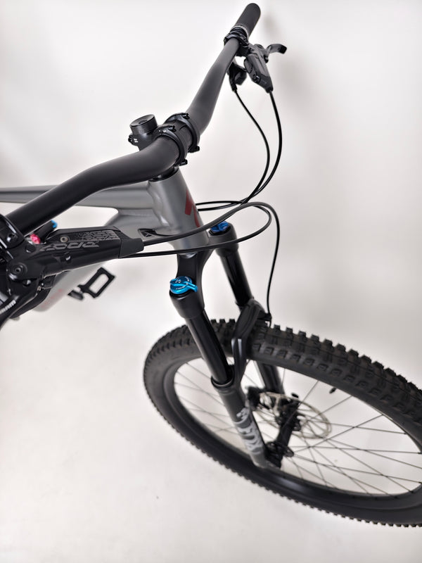 Specialized Status 160/ LARGE (S4) / RRP: £2,900.00 / Excellent Condition