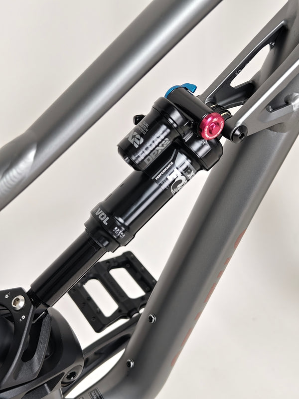 Specialized Status 160/ LARGE (S4) / RRP: £2,900.00 / Excellent Condition