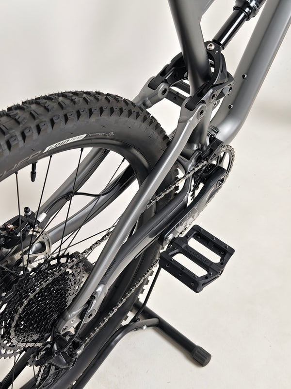 Specialized Status 160/ LARGE (S4) / RRP: £2,900.00 / Excellent Condition