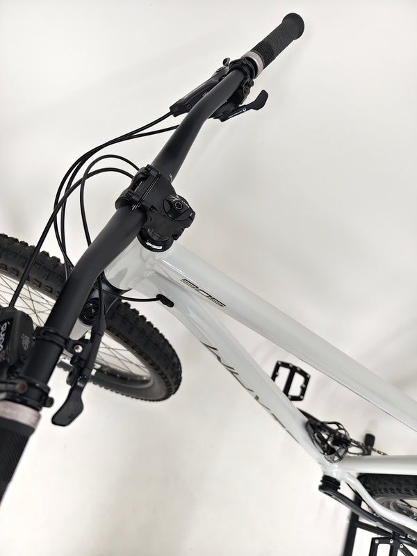 Whyte 905 V4 2023/ LARGE / RRP: £2,099.00 / Excellent Condition!