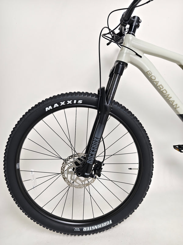 Image of the dropper seatpost mechanism on the 2025 Boardman MTR 8.8 UPGRADED bike.