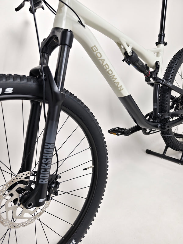 Close-up shot of the 6061 Butted Alloy frame of the 2025 Boardman MTR 8.8 UPGRADED bike.